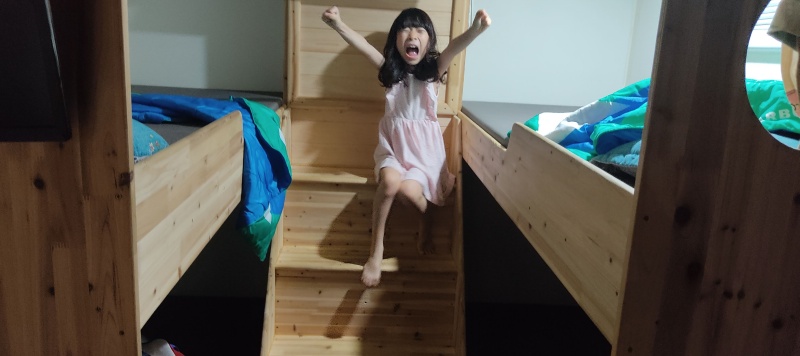 2층침대가 신난 쿠앙이