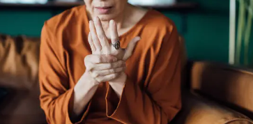 골다공증 원인&amp;#44; 증상&amp;#44; 예방 총 정리 (2025 최신)