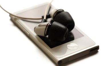 MZ가 열광하는 &lsquo;레트로템&rsquo;의 모든 것: 인기 이유&middot;대표 아이템&middot;구매 팁