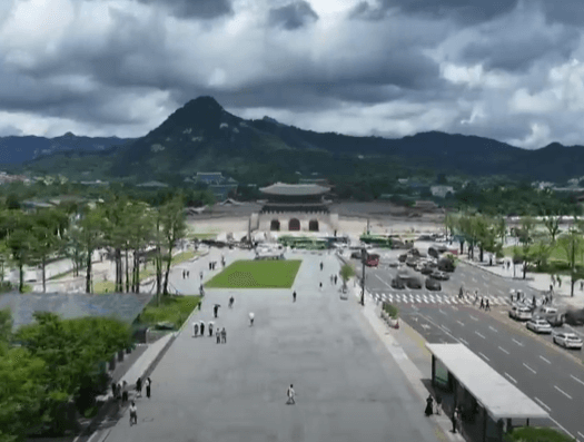 &ldquo;국민이 임명합니다&rdquo; 이대통령 8&middot;15 광장 등장