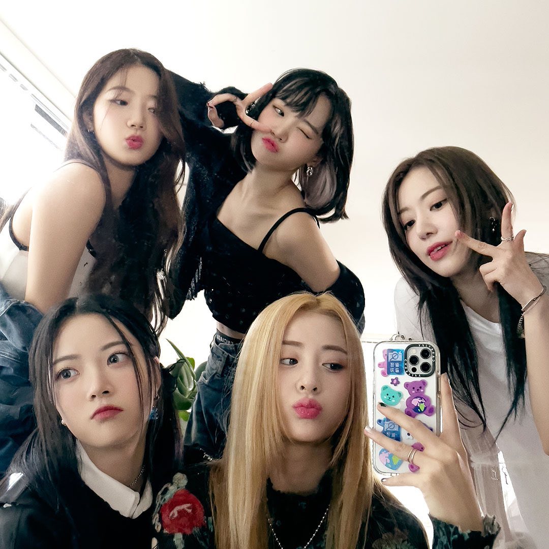 르세라핌 단체컷