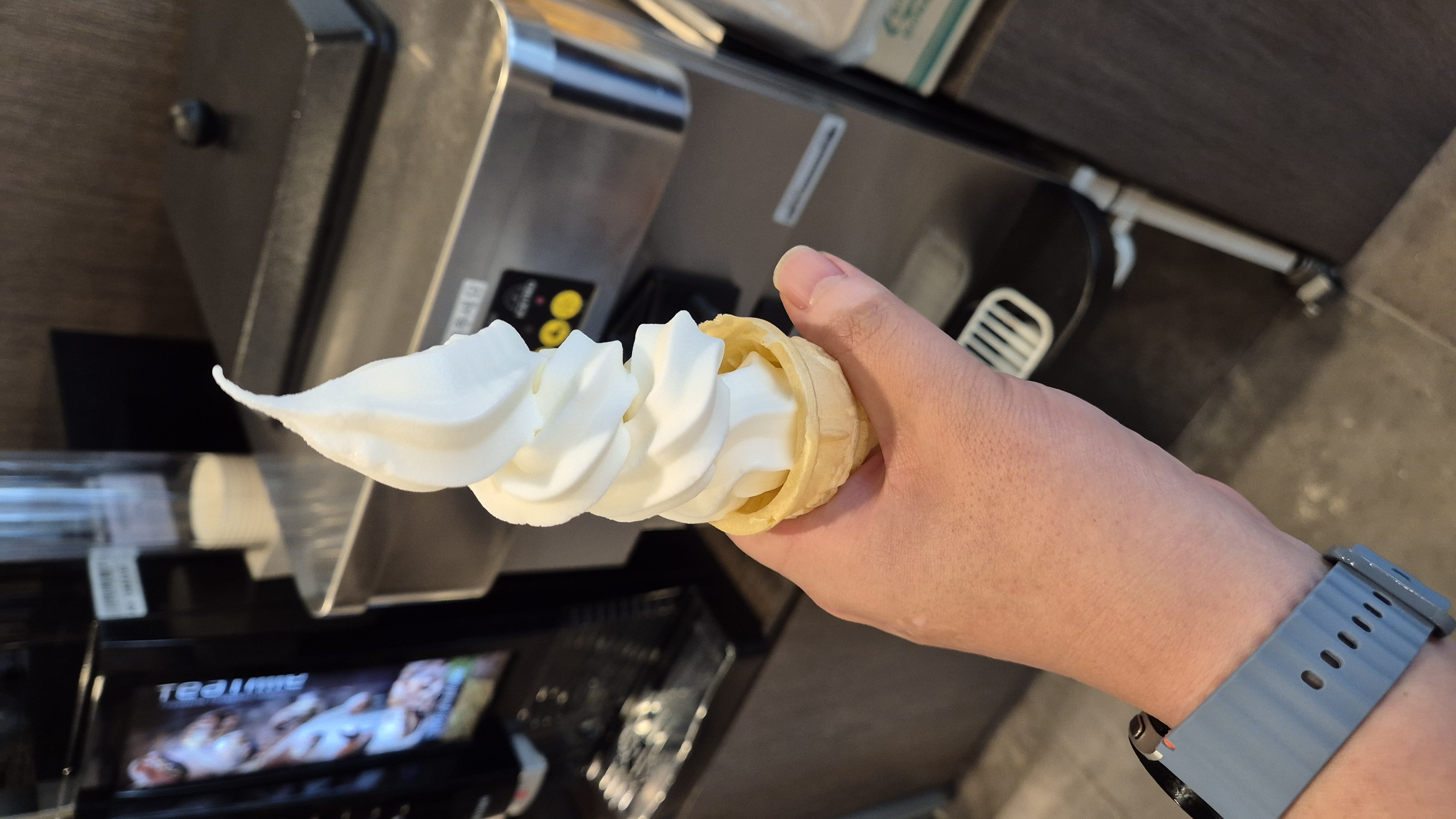 아주 예쁘게 만들어진 소프트 아이스크림 ^^