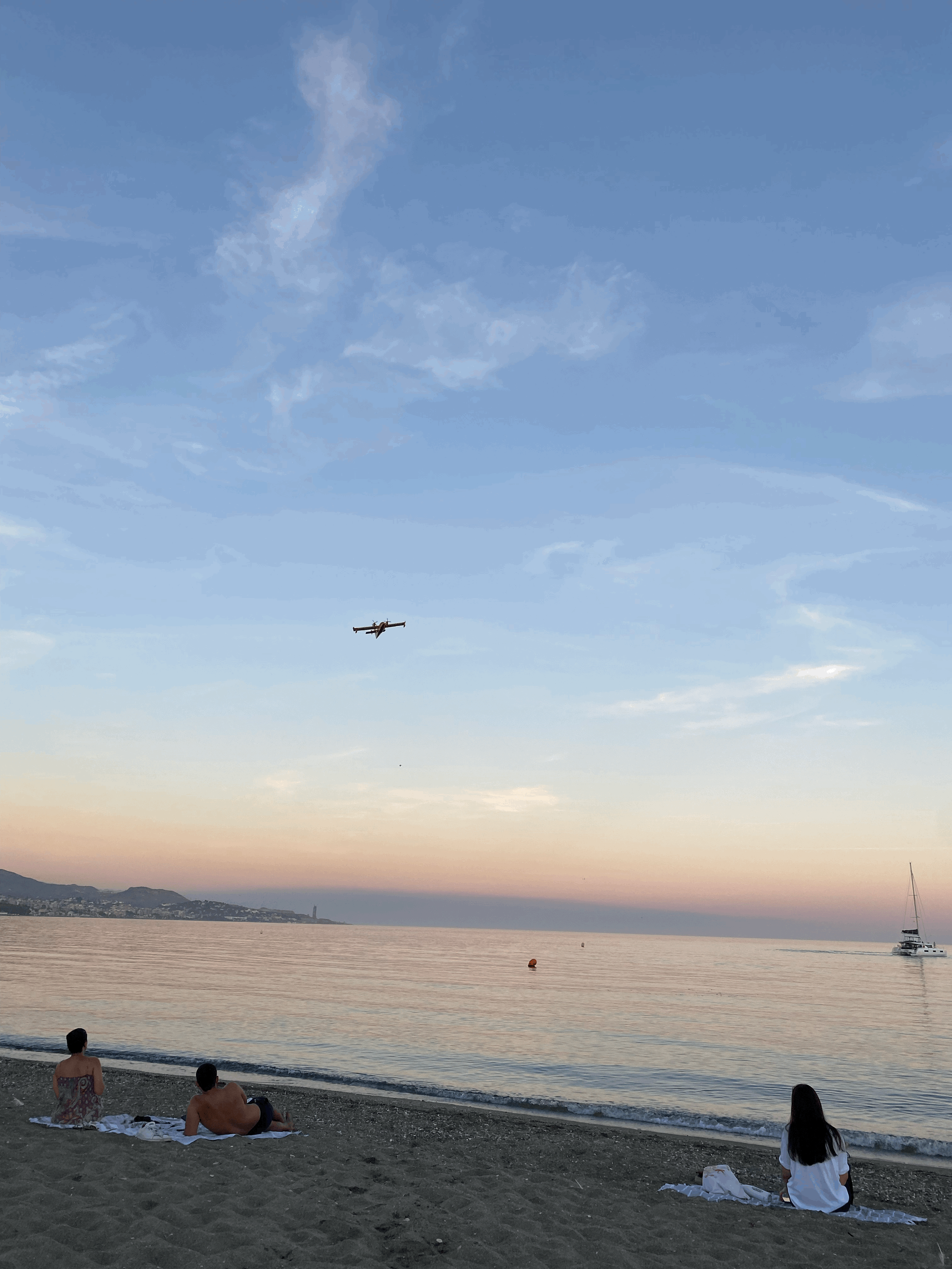 노을 지는 해변