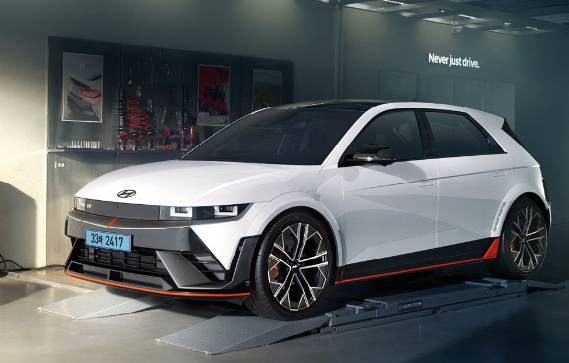 아틀라스 화이트(색상코드 : SAW)