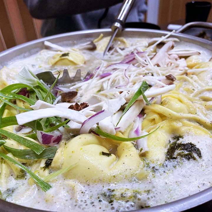 6시내고향 강원 철원 만두전골 만두소에 무우가 들어간 손만두 버섯전골 맛집 오늘 방송 추천