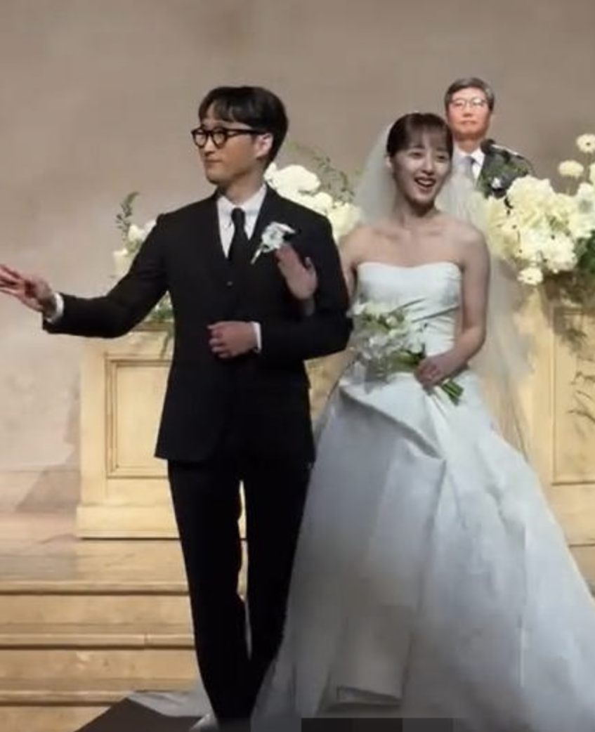 배우 김보라가 결혼 1년 만에 조바른 감독과의 이혼