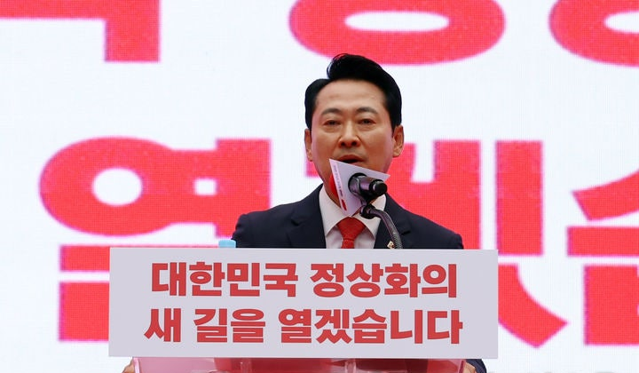 연설하는 장동혁 대표, 민생회복&middot;안보수호 국민행동대회 대국민 연설 현장 참고 이미지 2