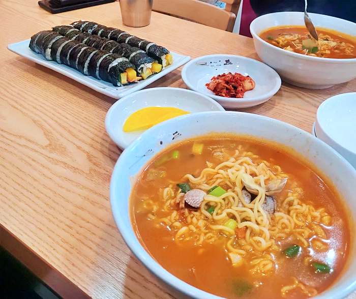 생활의달인 전주 객사 한옥마을 객리단길 묵직하면서도 새콤 아삭한 묵은지 김밥 맛집