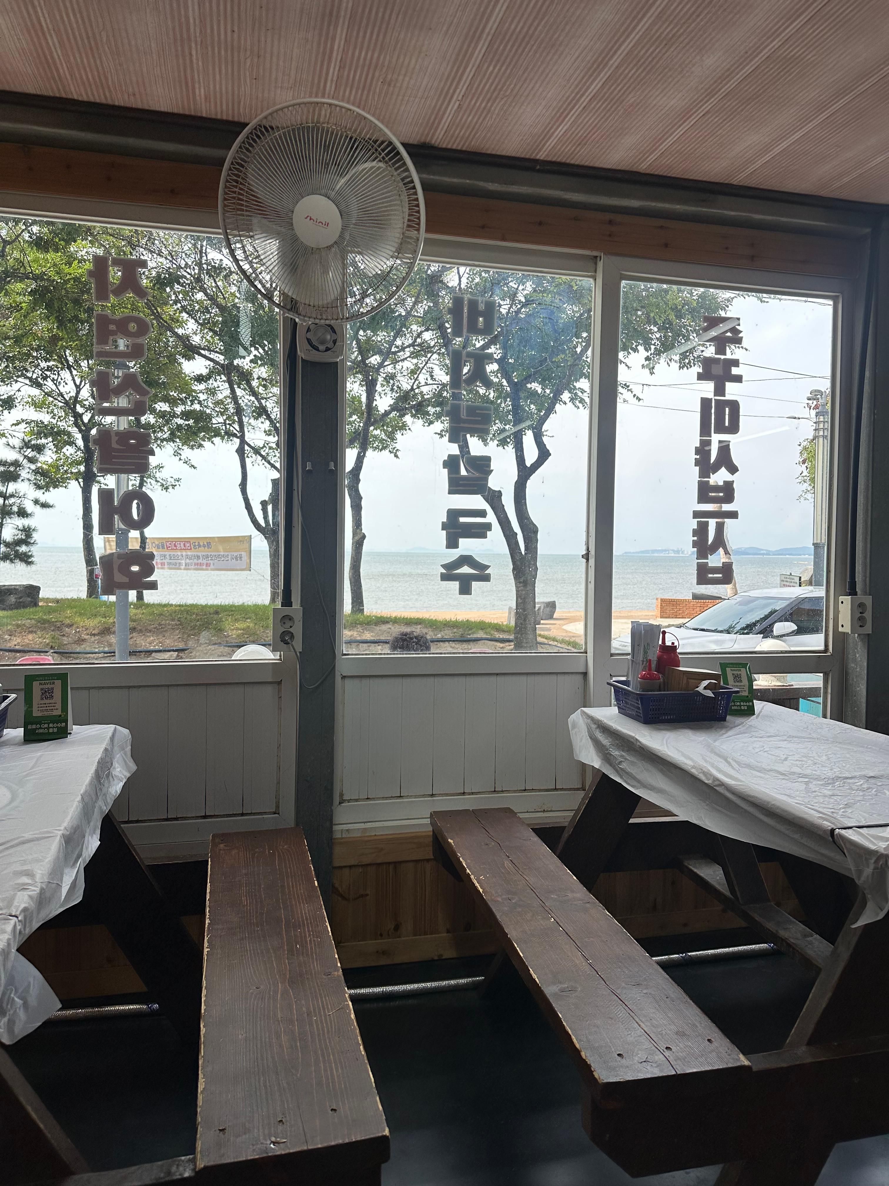 Travel Review 2: Boryeong, Daecheon, and Muchangpo in Chungnam, Korea (Family Travel Destination Recommendation, Muchangpo Beache Palace, Mudflat Experience, Sky Bike Price &amp; Duration, Daecheon Restaurants &amp; Lunch Spots, Daecheon Beach, Stunning Sunset, Closed Sanghwawon, Daecheon Port Fish Market, Useong Fisheries, Suyeonho Fisheries, Muchangpo Beache Palace, Ocean View, Lodging with Kitchen Facilities, Muchangpo Pension)