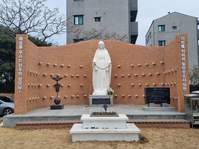 김기량 순교기념관 성모동산 성모님