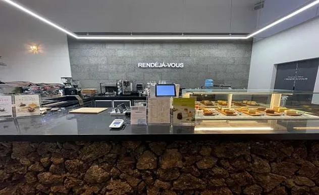 랑데자뷰 AK플라자 금정점