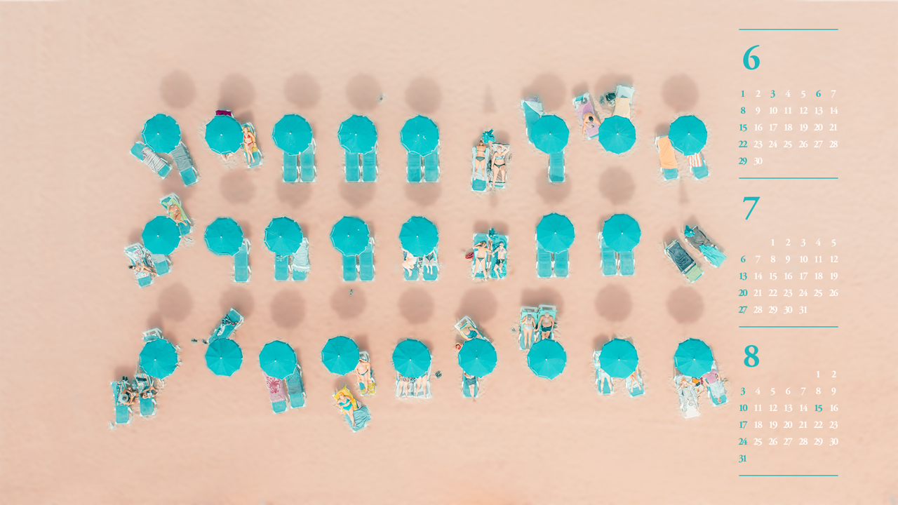 03 해변의 파라솔 B - 2025년7월 노트북배경화면