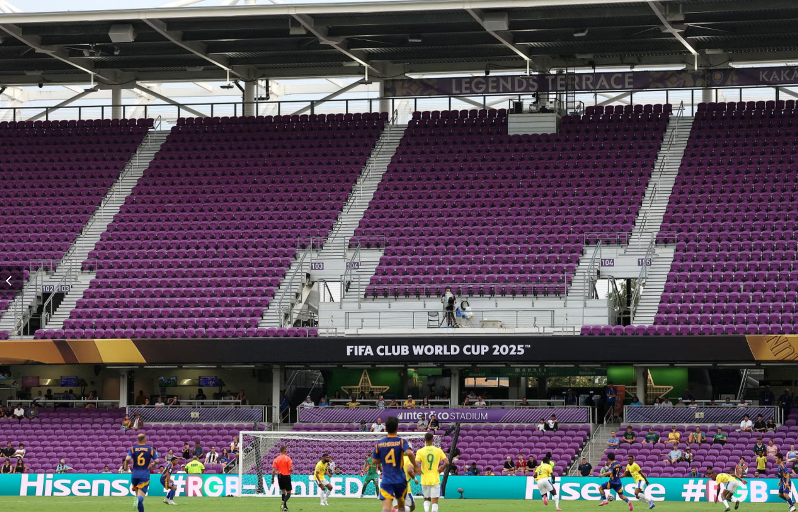 피파 클럽 월드컵 예선 경기 중 텅 비어 있는 경기장