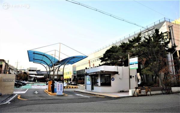 청년취업사관학교 강서캠퍼스가 자리한 서울산업진흥원 국제유통센터