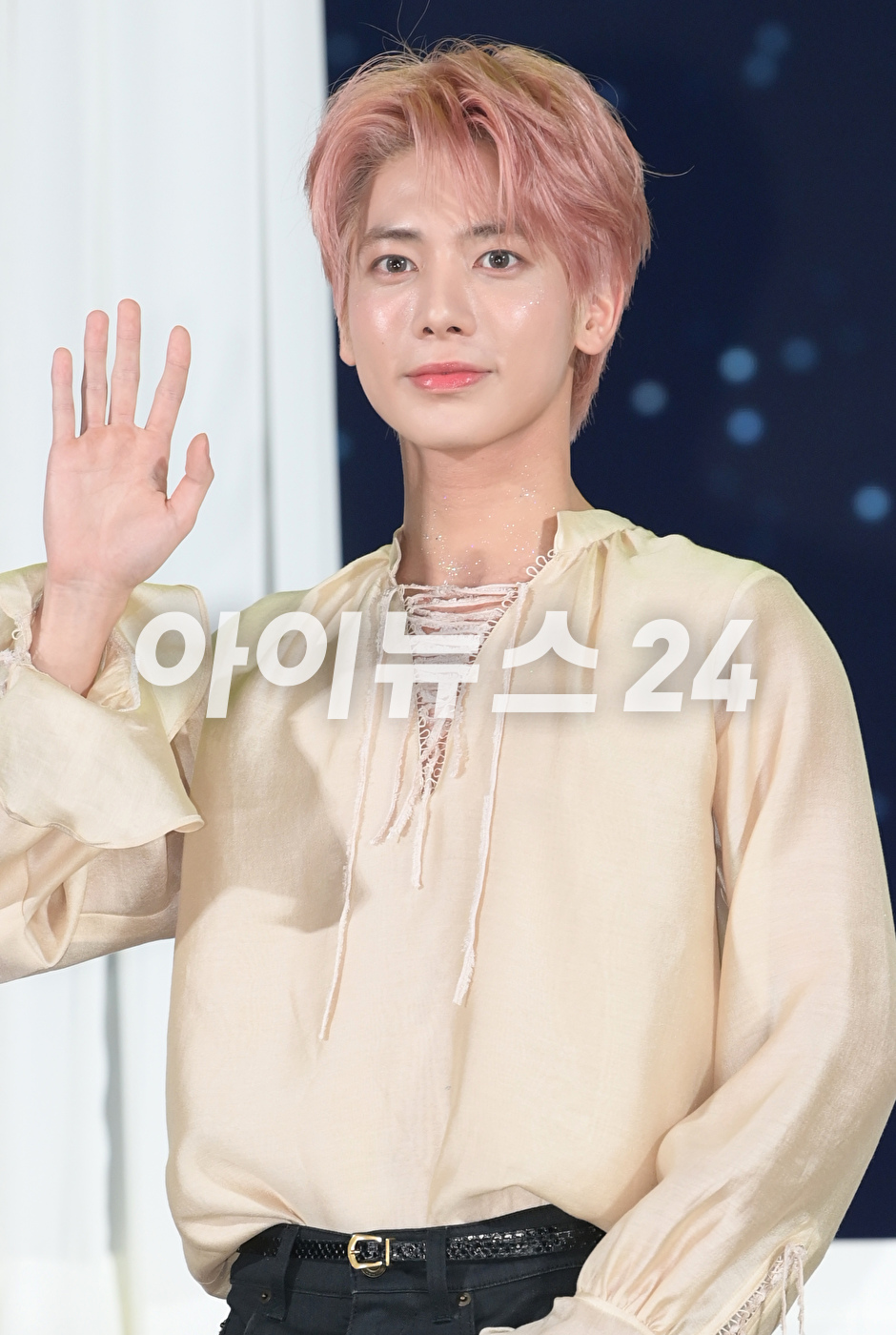 그룹 투모로우바이투게더 태현이 26일 오후 서울 강남구 코엑스 오디토리움에서 열린 투모로우바이투게더(TOMORROW X TOGETHER, TXT) 미니 5집 '이름의 장: TEMPTATION' 발매 쇼케이스에서 타이틀곡 무대를 선보이고 있다. [사진=정소희 기자]