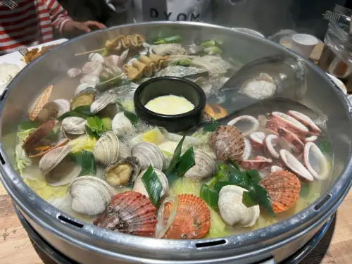 메인메뉴인-조개전골의-푸짐한-모습