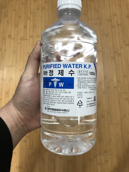 대한 정제수 1L 약전 규격 정제수 제품 사진 &ndash; 소독약 희석 및 반려동물 피부병 관리용 정제수 병