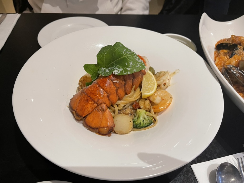 비스트로 KIWA 랍스터 테일 오일 파스타