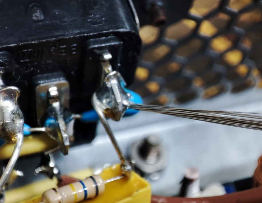 파워서플라이 내부 전선의 전선 가닥 생김새