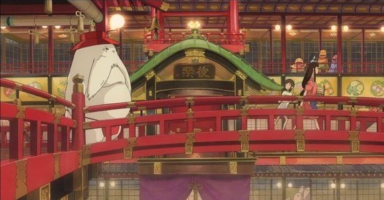 센과 치히로의 행방불명에서 치히로가 유야의 다리를 건너는 장면