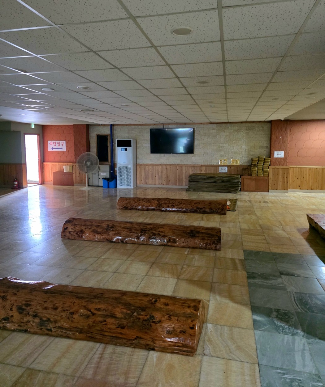 찜질방의-모습입니다.
