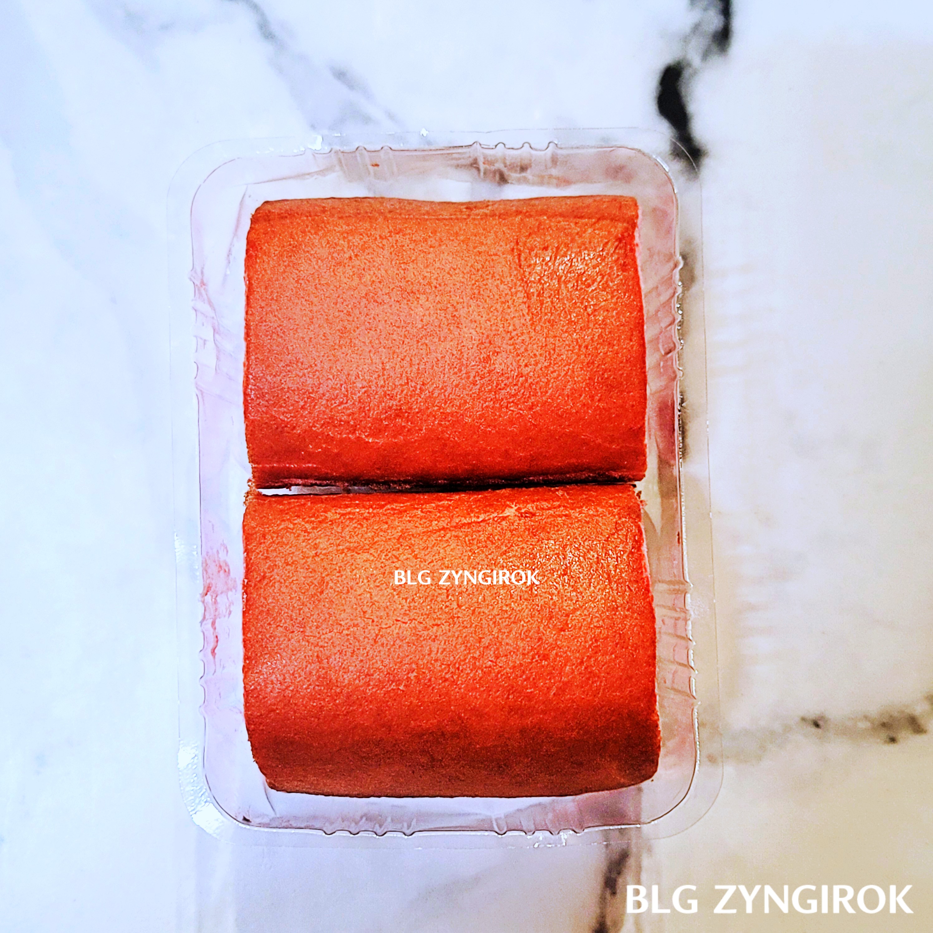 포켓몬스터빵 - 남피아의 전광석화 딸기롤이 2개 들어있는 모습이다.