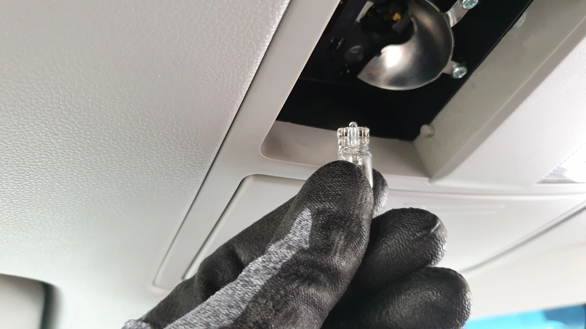 실내등 램프 뺀 모습