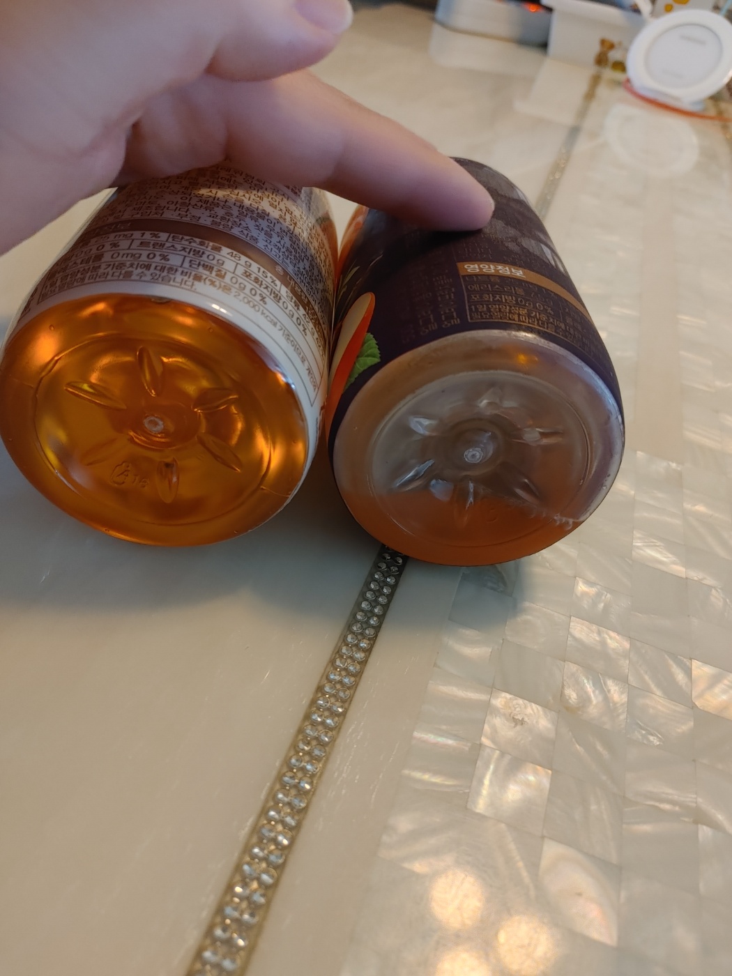 티즐 제로 피치얼그레이는 반쯤 먹어서.. 색의 농도는 피즐 제로 피치얼그레이가 좀더 색이 더 진함