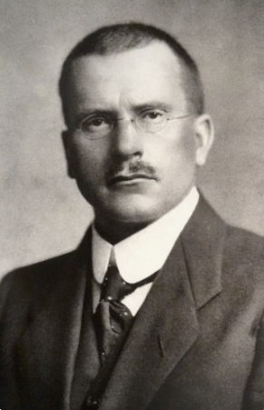 융의 분석심리학, 프로이트의 개인무의식을 넘어서는 집단무의식