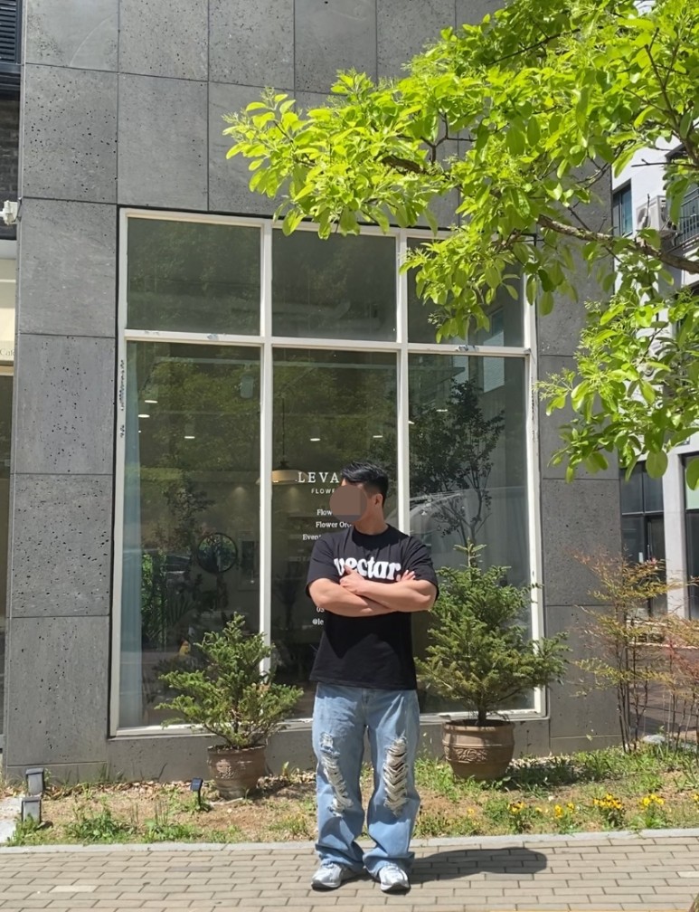 데일리룩(2024. 4. 28.)벡타르 반팔티, vectar. 반팔티, 벡타르 티셔츠, vectar. 티셔츠, vectar., 벡타르, 무신사스탠다드 데미지진, 아식스 조그 100 실버