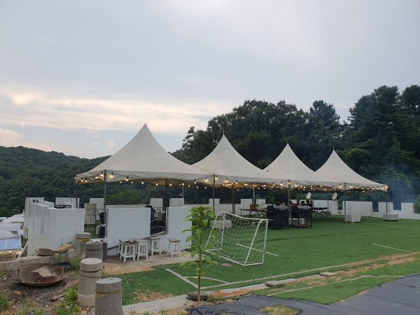 용인산토리니-루프탑-바베큐구역