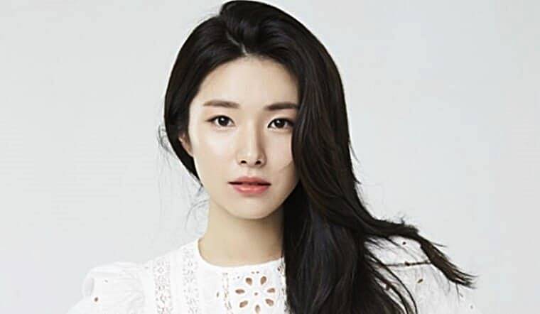 배우-하영