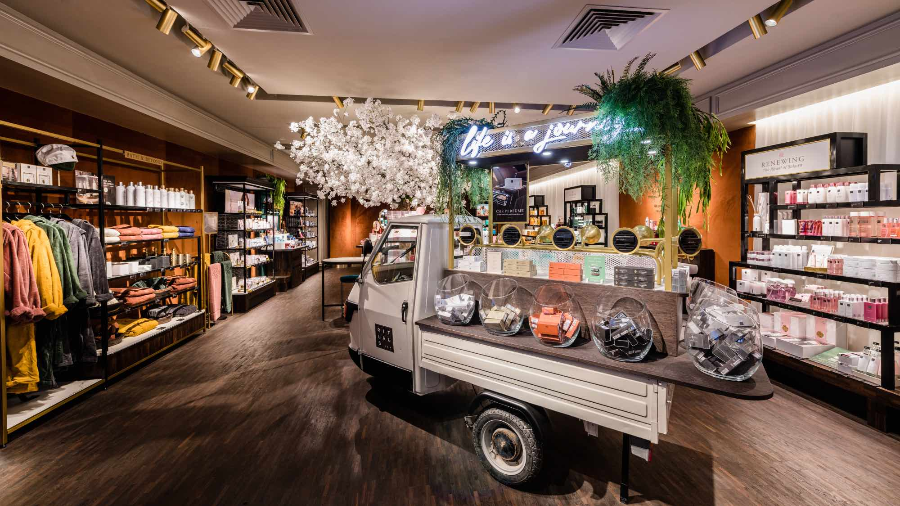 경건한 분위기의 스토어