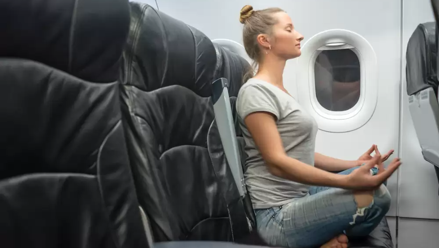 장거리 비행을 하려고 하는데 기내에서 어떤 운동을 하는 것이 좋을까요