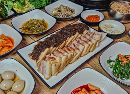 흑마늘수육쌈밥