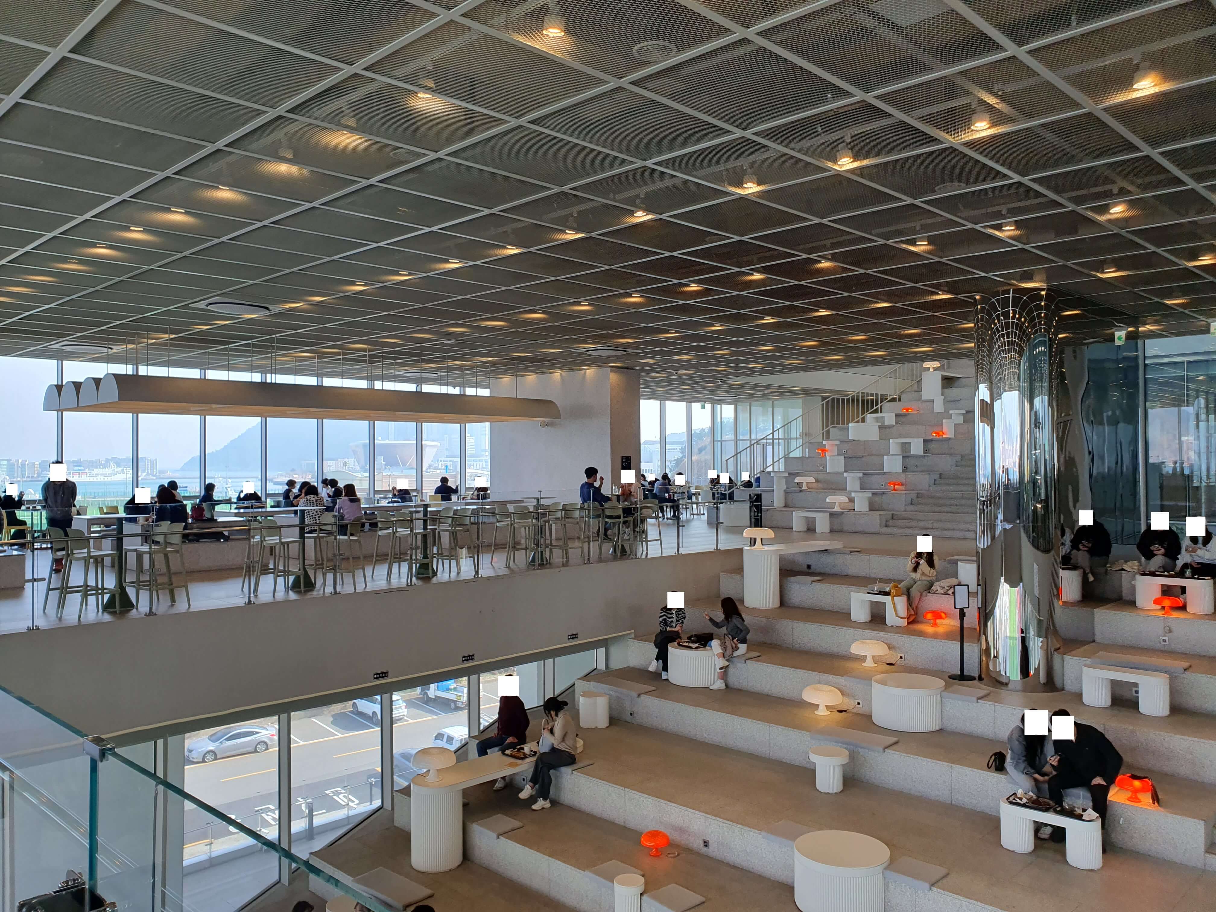 동삼동(영도) 피아크 까페 내부