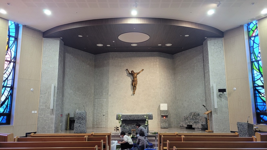 항동성당 성전 안 사진