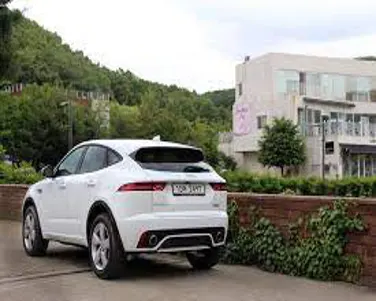 재규어 E페이스 사진