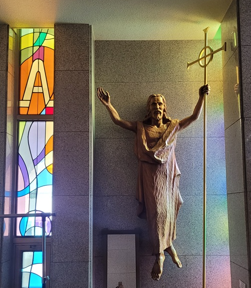 광명 하안성당에 있는 "부활하신 예수님" 작품입니다.