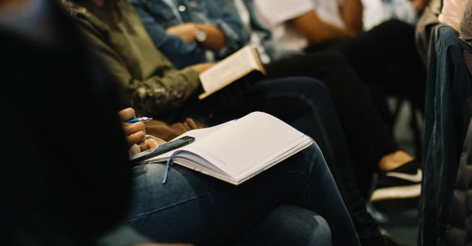 사람들이-많이-모여있는-이미지