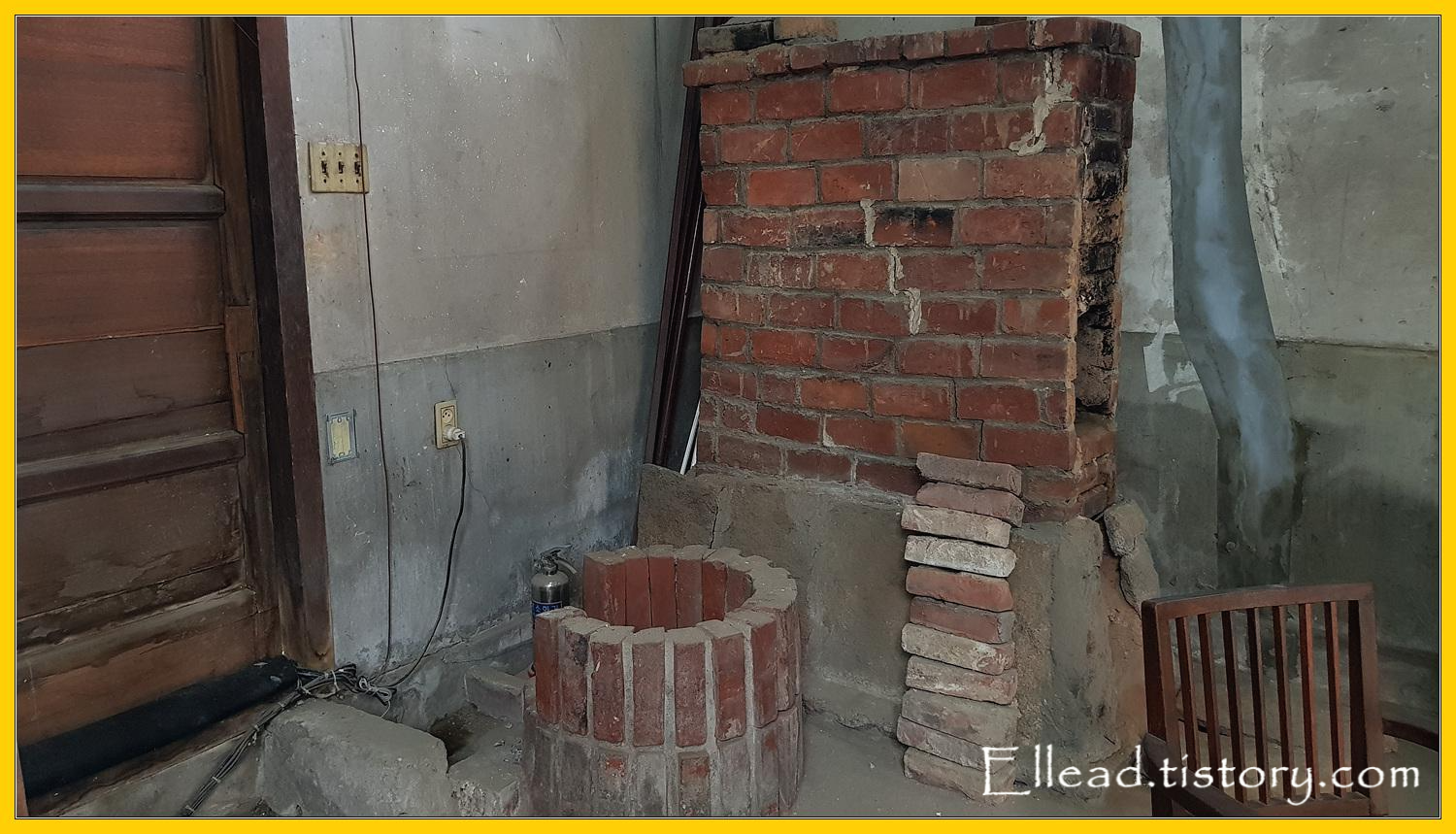 작은 우물과 가마도 있다.