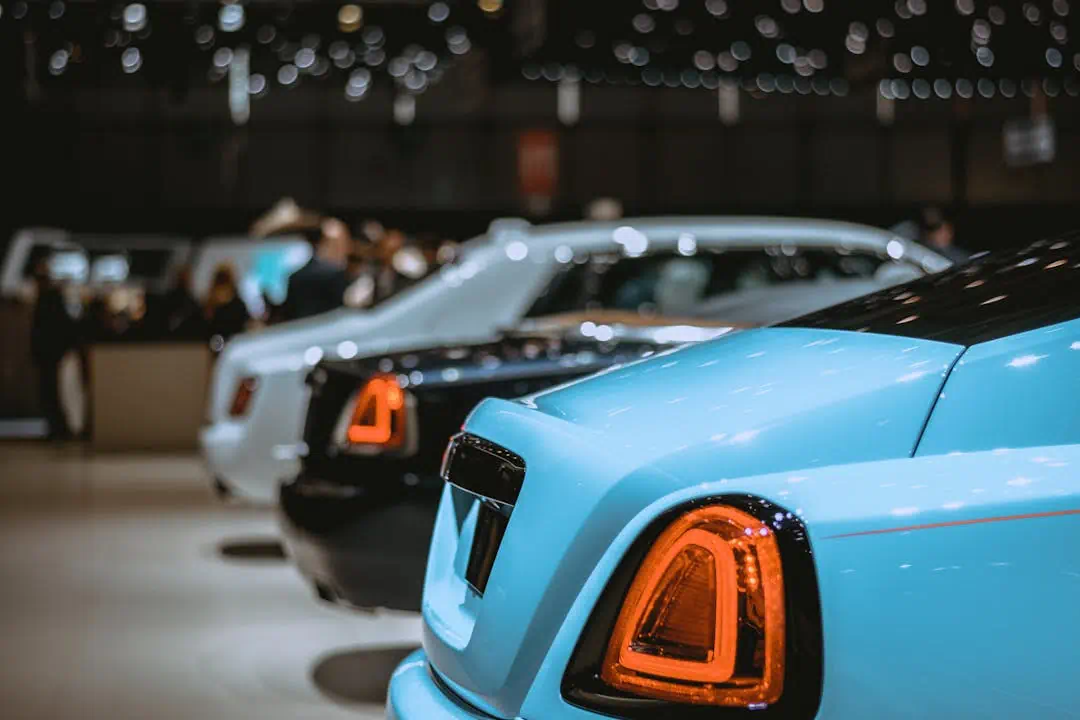 고급 자동차들의 모습