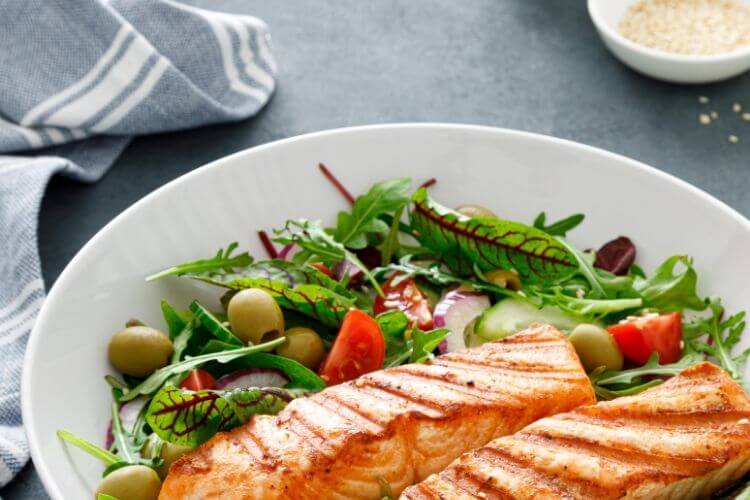 치매에 좋은 연어로 만든 음식