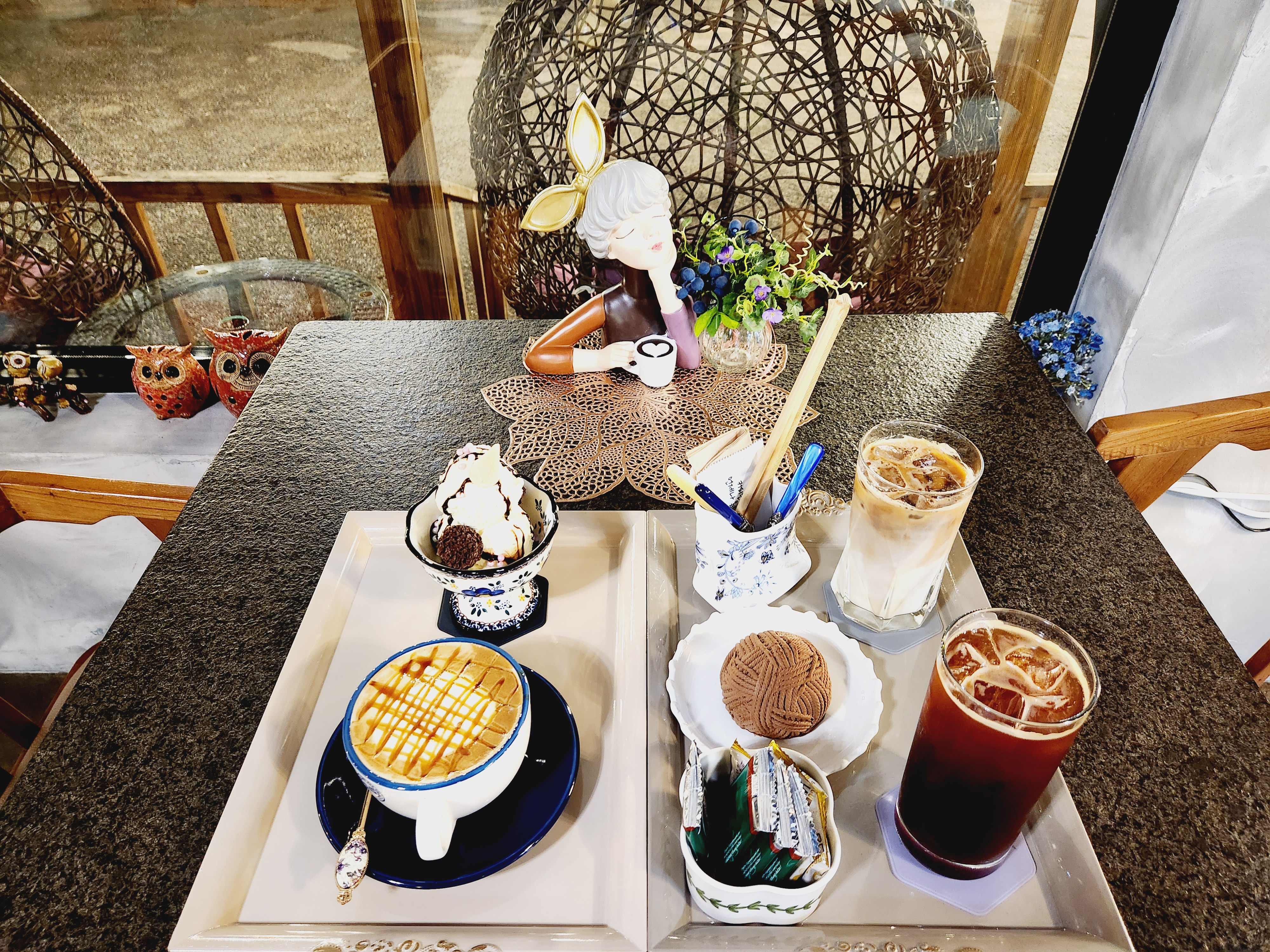 아메리카노, 카페라떼, 카라멜 마끼야또, 아이스크림, 털실 케이크