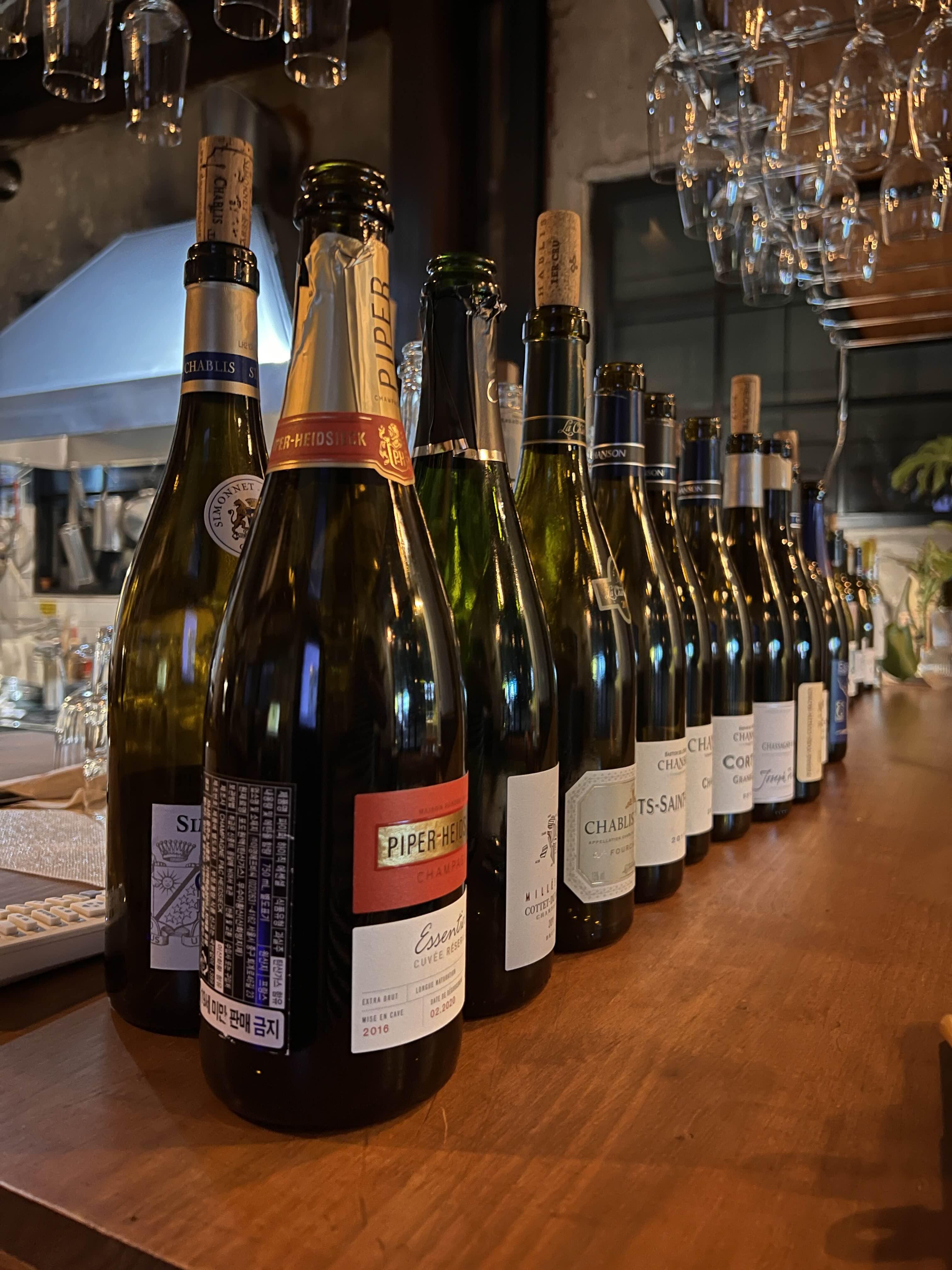 일식 베이스의 양식 요리를 선보이는 와인바