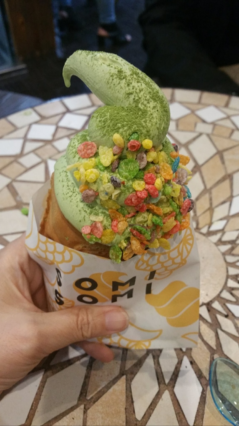 소미 소미 녹차 소프트 아이스크림 타핑은 과일 시리얼 이미지