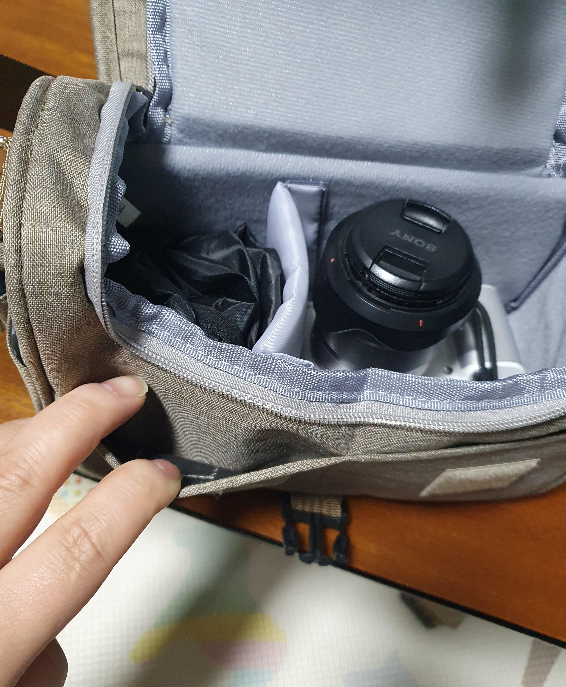 가성비 카메라 가방 앞쪽 수납 공간