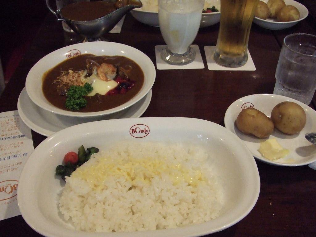 분위기는 좋았지만 맛은 그저 그랬던 스프카레집. 내부가 유럽풍이다.
