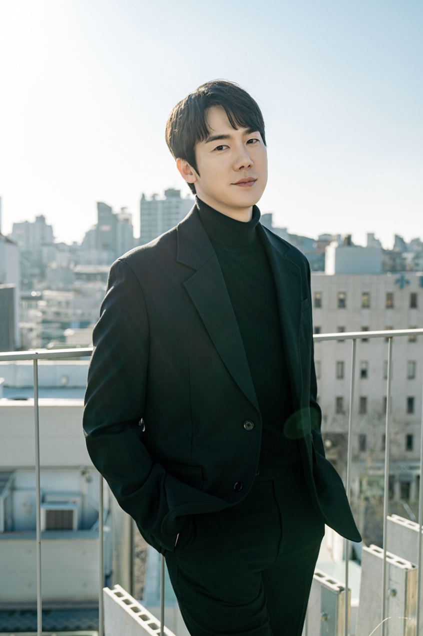 유연석 수트