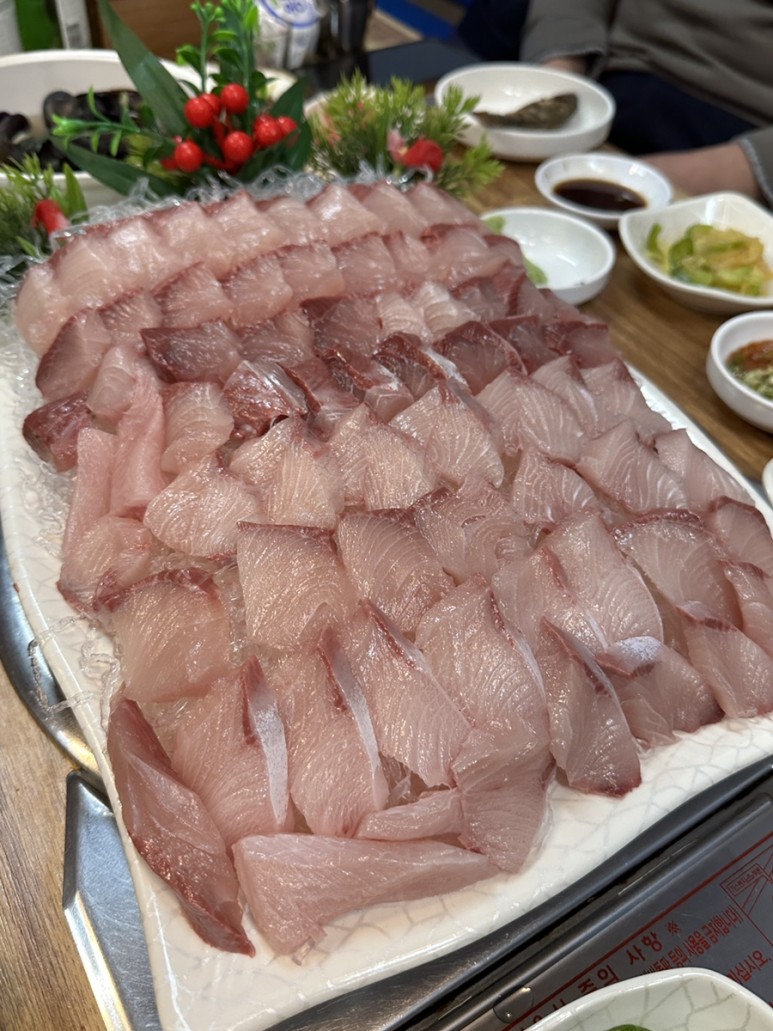 광교 호수공원 횟집 '황금수산'